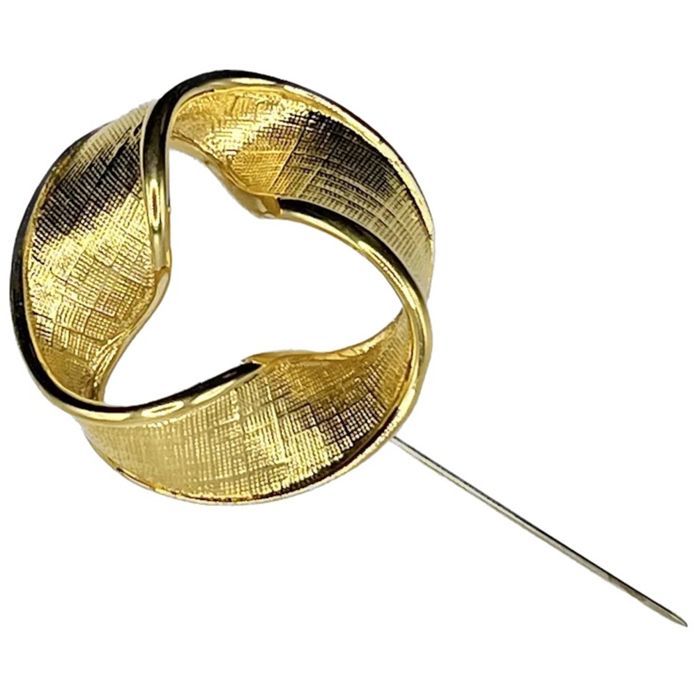 Vintage Signed Napier Brooch- Brushed Gold Tone- Wreath / Circle / Ribbon